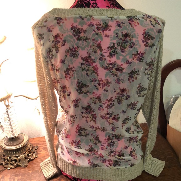 Jamie Malibu M floral printed chiffon back and a hand crocheted front top - Picture 4 of 5